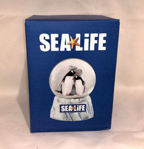 SEA LIFE Penguin Snowglobe 65mm